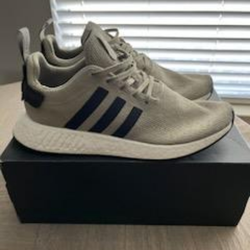 Men's Adidas NMD R2 - Picture 2 of 9